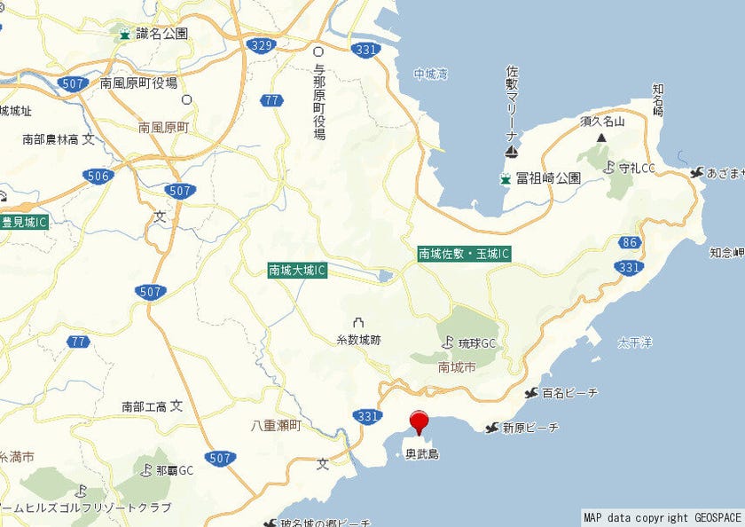 奥武島　地図　トビイカの天日干し