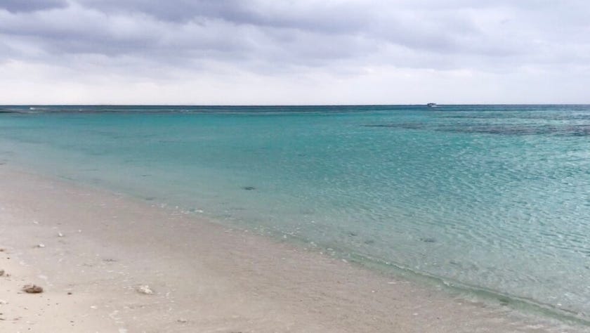 久米島　畳石　海