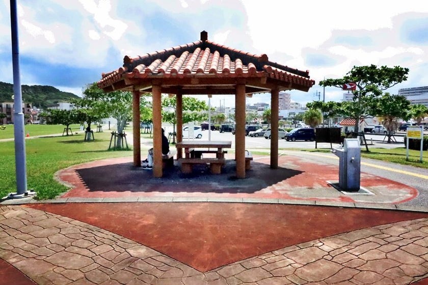 東屋 与那古浜公園