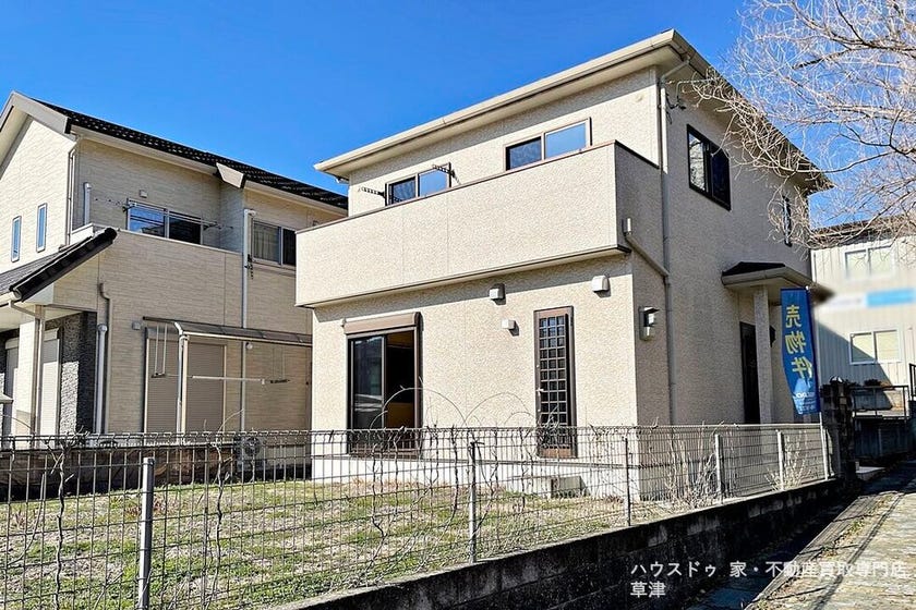 ■柔らかな光が降りそそぐ南東角地■2026年4月外構工事完成予定■並列駐車2台可■長期優良住宅認定