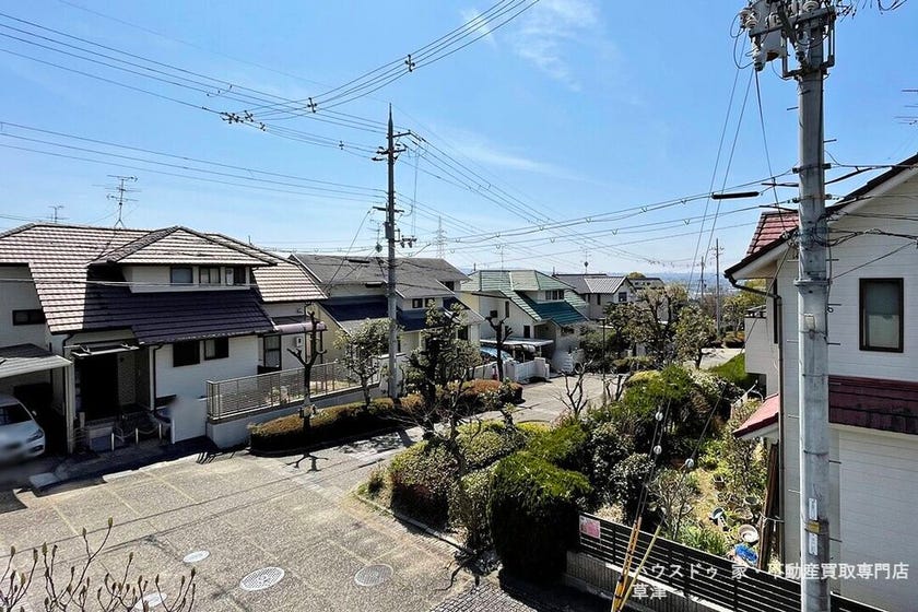 JR黄檗駅まで徒歩18分！・空き物件に付き即内覧可・カーポート付駐車スペース有・開放感たっぷりの角地