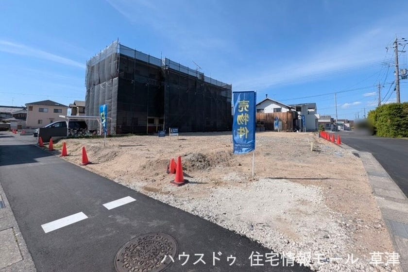 【南西南東の角地で日当たり良好】　教育施設、公園が徒歩圏内の子育てファミリーに嬉しい立地