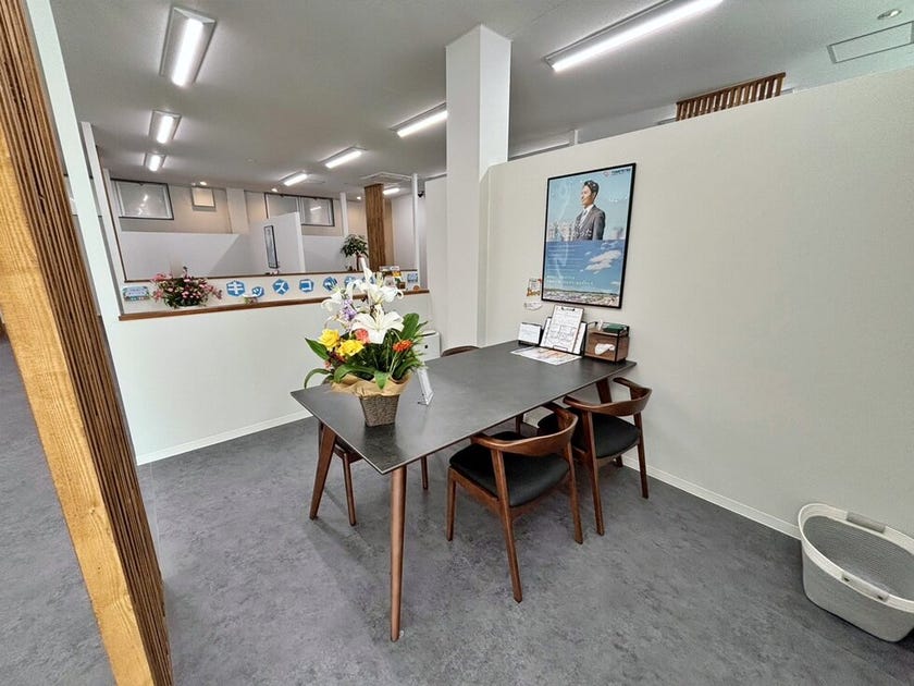 開放的な商談スペースを用意してお待ちしております。