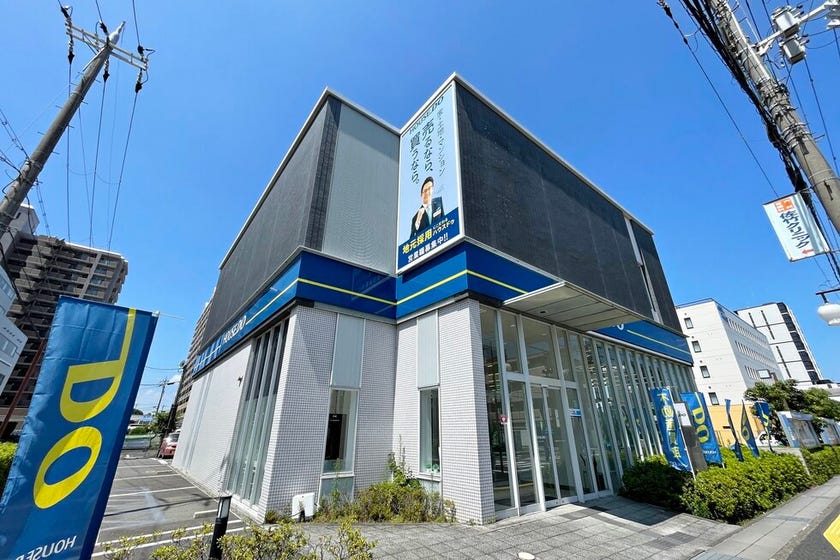 JR草津駅から徒歩4分!駐車場もございます